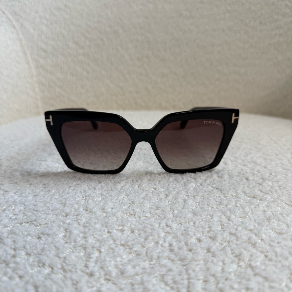 Tom Ford Winona Sunglasses – Black cat eye